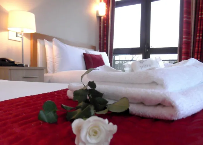 The Pier 3* Limerick Junction